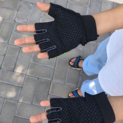 Zhongda Tong Children's half-finger Gloves Bicycle, suitable for both men and women, anti-slip outdoor balance mountain bike ride in autumn