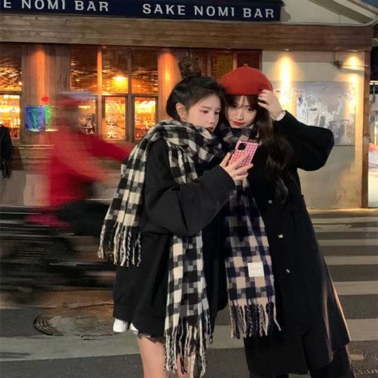 Wholesale of hot-selling, versatile fringed retro checkered scarves for women in winter, thick and warm scarves and shawls