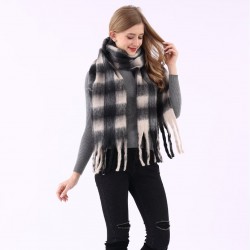 The same checked scarf as Yu Shuxin, the little red book style scarf, a versatile winter thick and warm tassel couple shawl