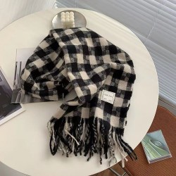 Wholesale of hot-selling, versatile fringed retro checkered scarves for women in winter, thick and warm scarves and shawls