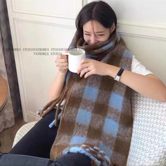 The same checked scarf as Yu Shuxin, the little red book style scarf, a versatile winter thick and warm tassel couple shawl