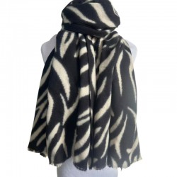 New leopard print scarf for women, classic imitation cashmere tassel shawl, European and American versatile warm scarf factory direct sales and wholesale